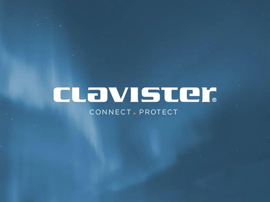 Clavister‑logotyp pa bla bakgrund som symboliserar svenska sakerhetslosningar for stabila och driftsakra natverk.