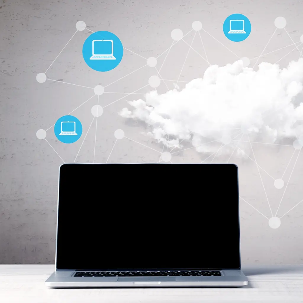 Laptop framför molnsymbol och nätverkslinjer med blå ikoner för anslutna enheter.