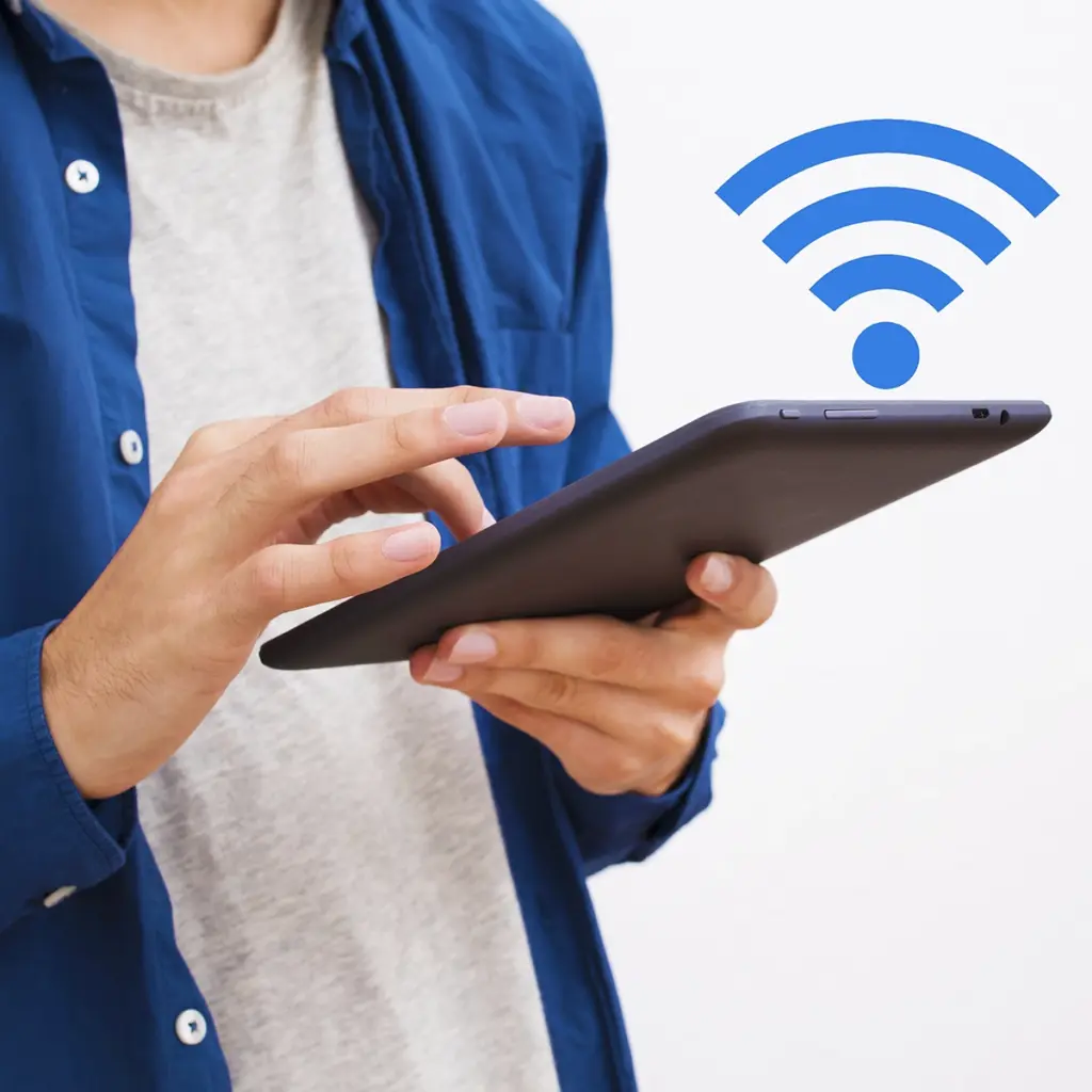 Person som håller i en surfplatta med Wi‑Fi-symbol